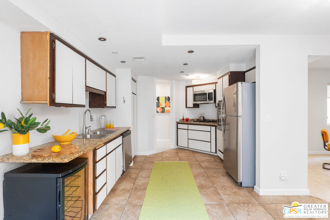 Image 10 for 929 Village Square N
