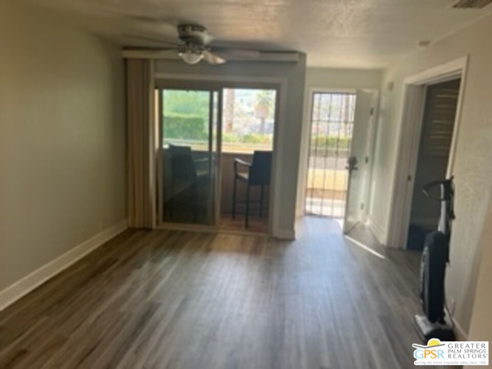 Image 2 for 2825 Los Felices Rd #206