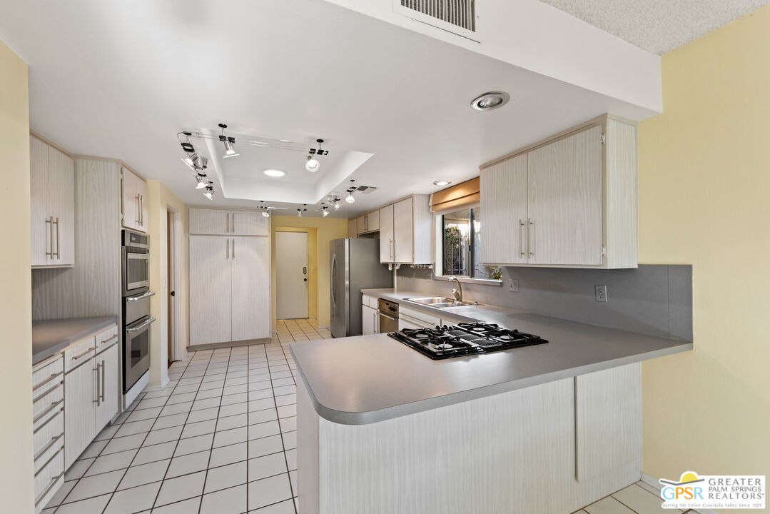 Image 9 for 1609  E Twin Palms Dr