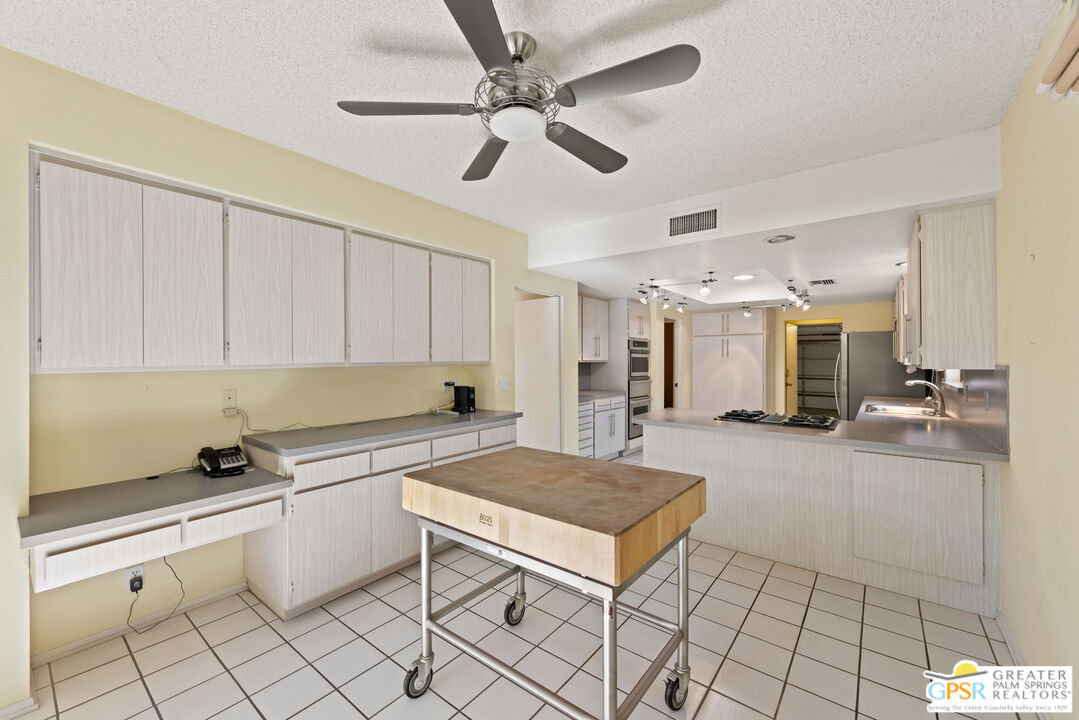 Image 8 for 1609  E Twin Palms Dr