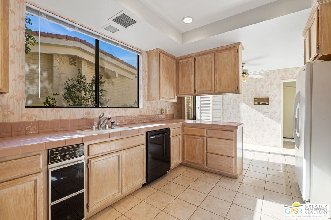 Image 20 for 44978   Saint Helena Ct
