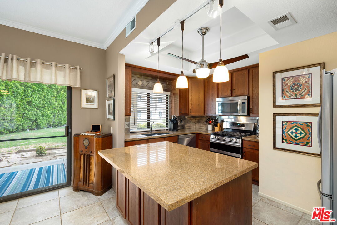 Image 12 for 67849 Portales Dr #242