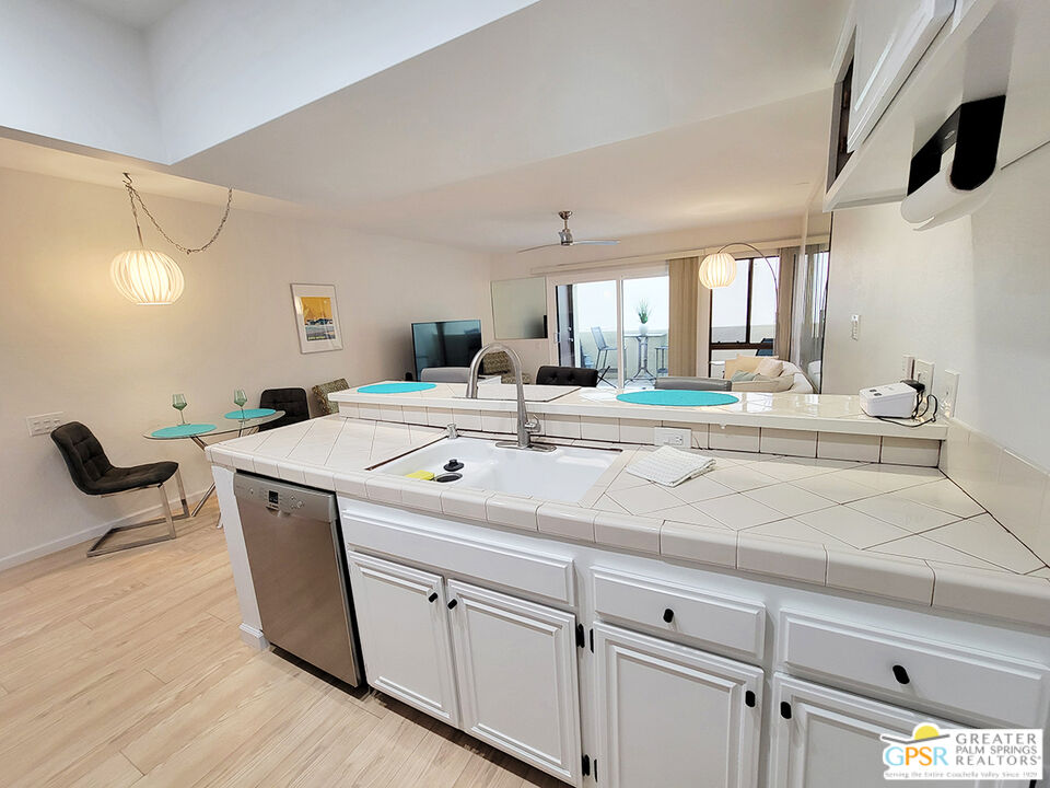 Image 21 for 1655 Palm Canyon Dr #810