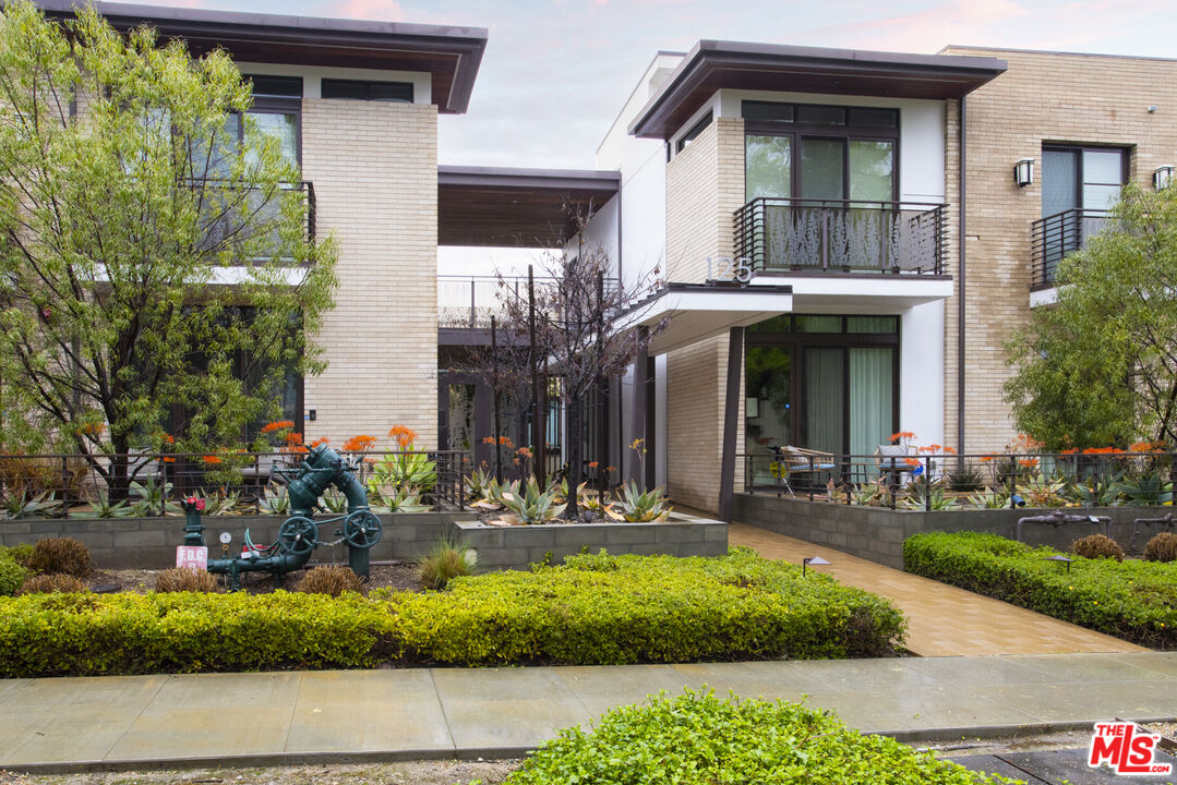 Thumbnail for 125  Hurlbut St #208