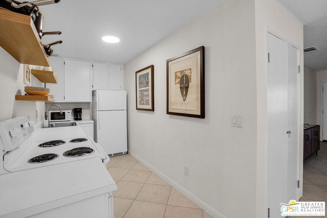 Image 12 for 2801 Los Felices Cir #102