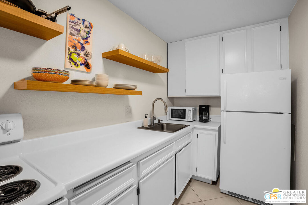 Image 14 for 2801 Los Felices Cir #102