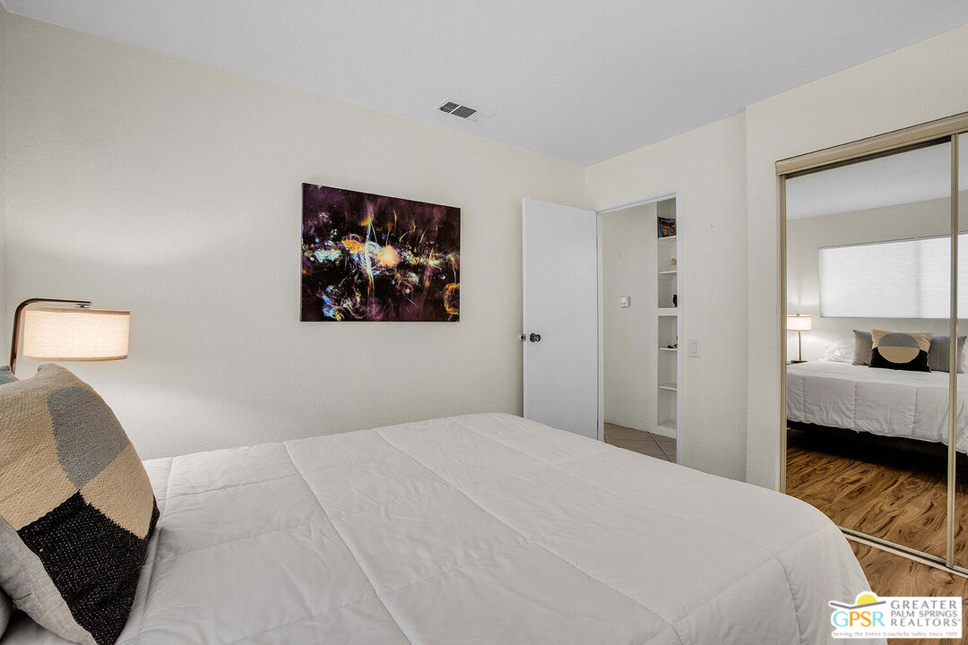 Image 18 for 2801 Los Felices Cir #102