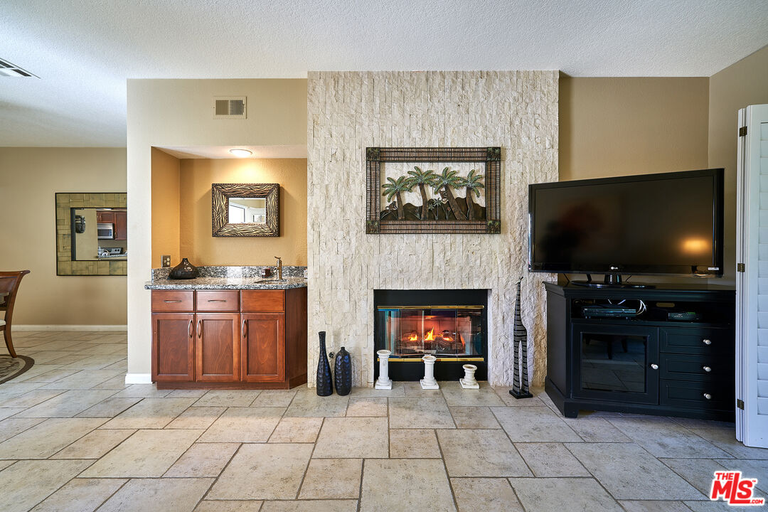 Image 4 for 602 Vista Lago Cir