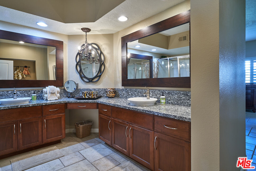 Image 18 for 602 Vista Lago Cir
