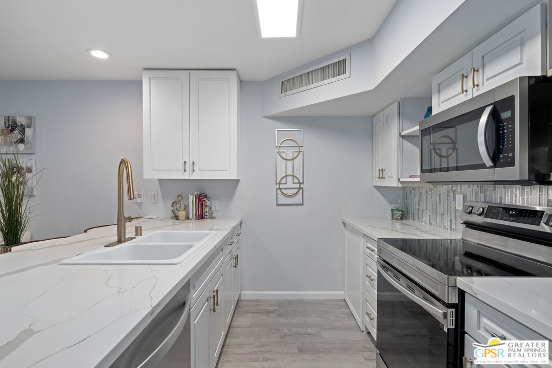 Image 8 for 1655 Palm Canyon Dr #701
