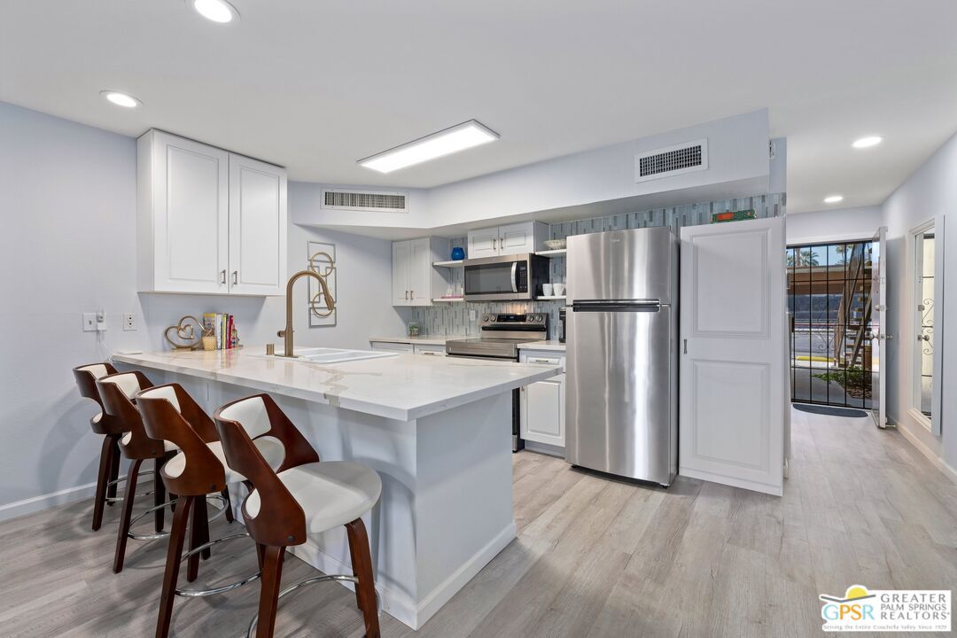 Image 7 for 1655 Palm Canyon Dr #701