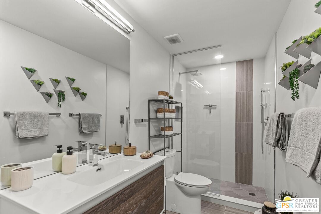 Image 15 for 1655 Palm Canyon Dr #510