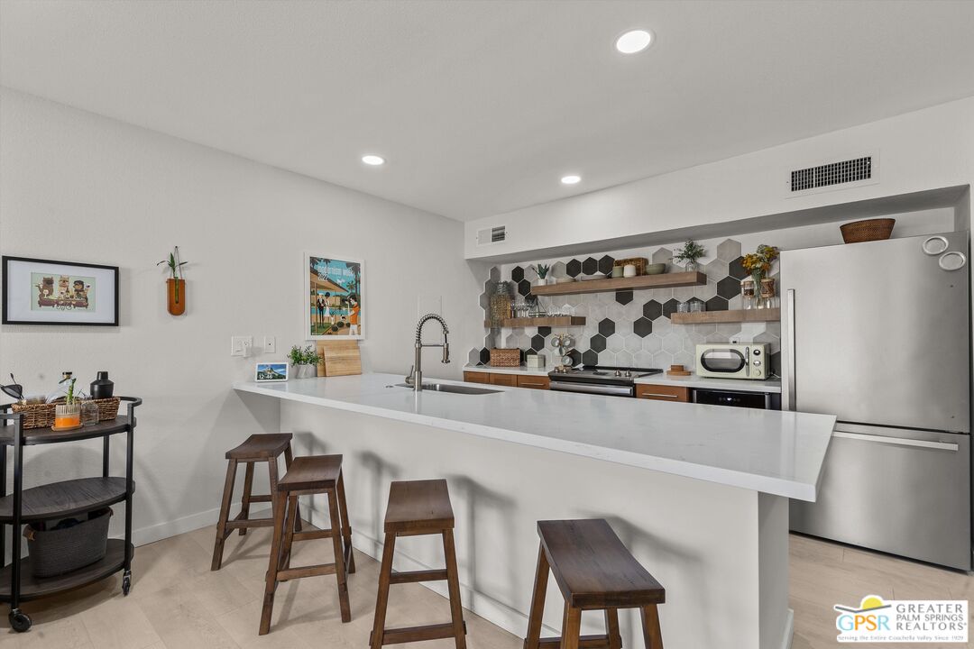 Image 5 for 1655 Palm Canyon Dr #510