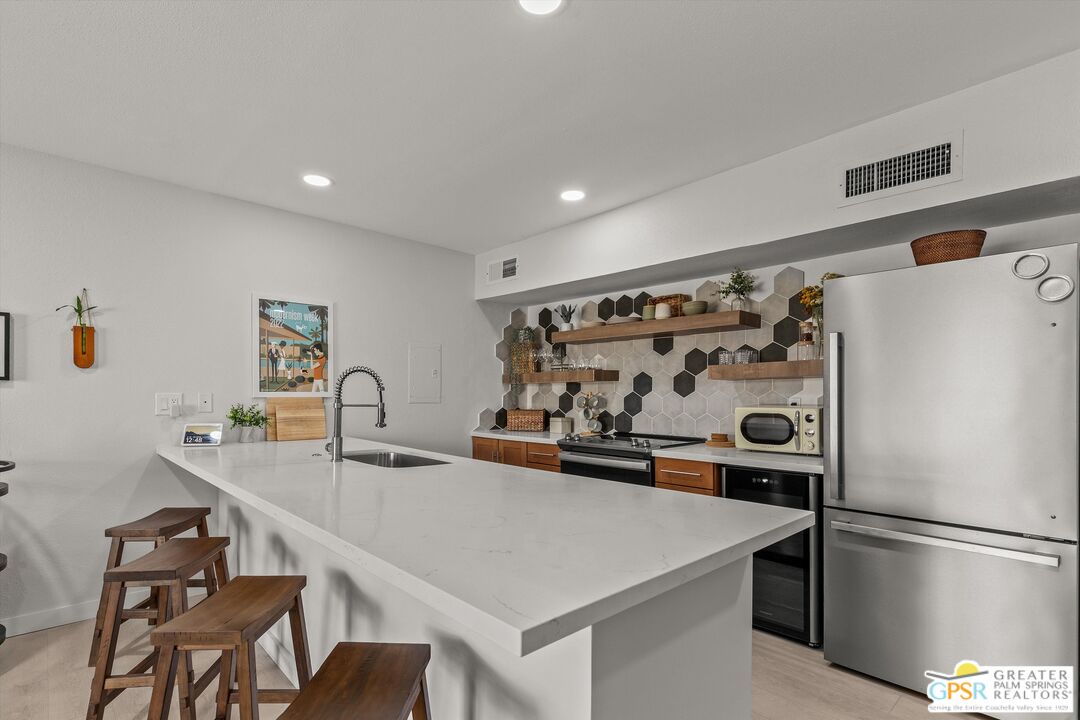 Image 8 for 1655 Palm Canyon Dr #510