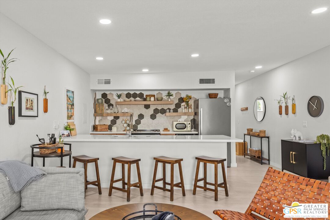 Image 6 for 1655 Palm Canyon Dr #510