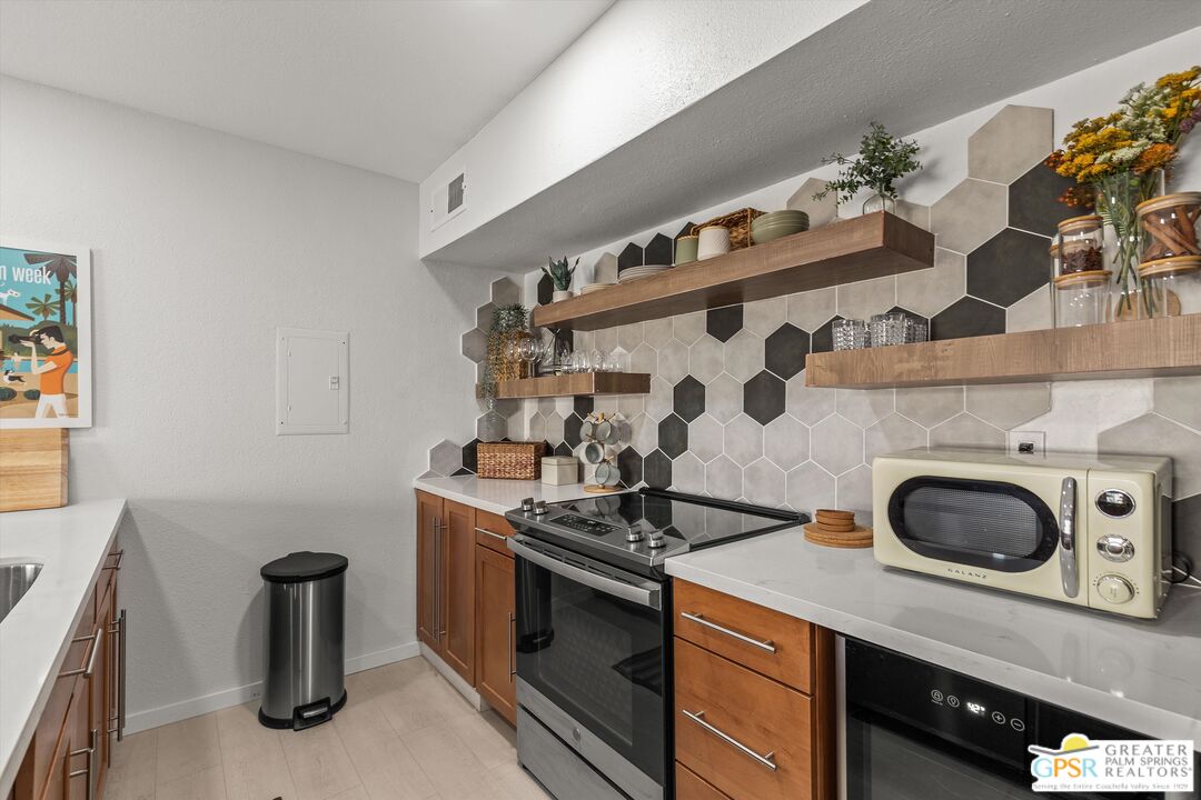 Image 10 for 1655 Palm Canyon Dr #510