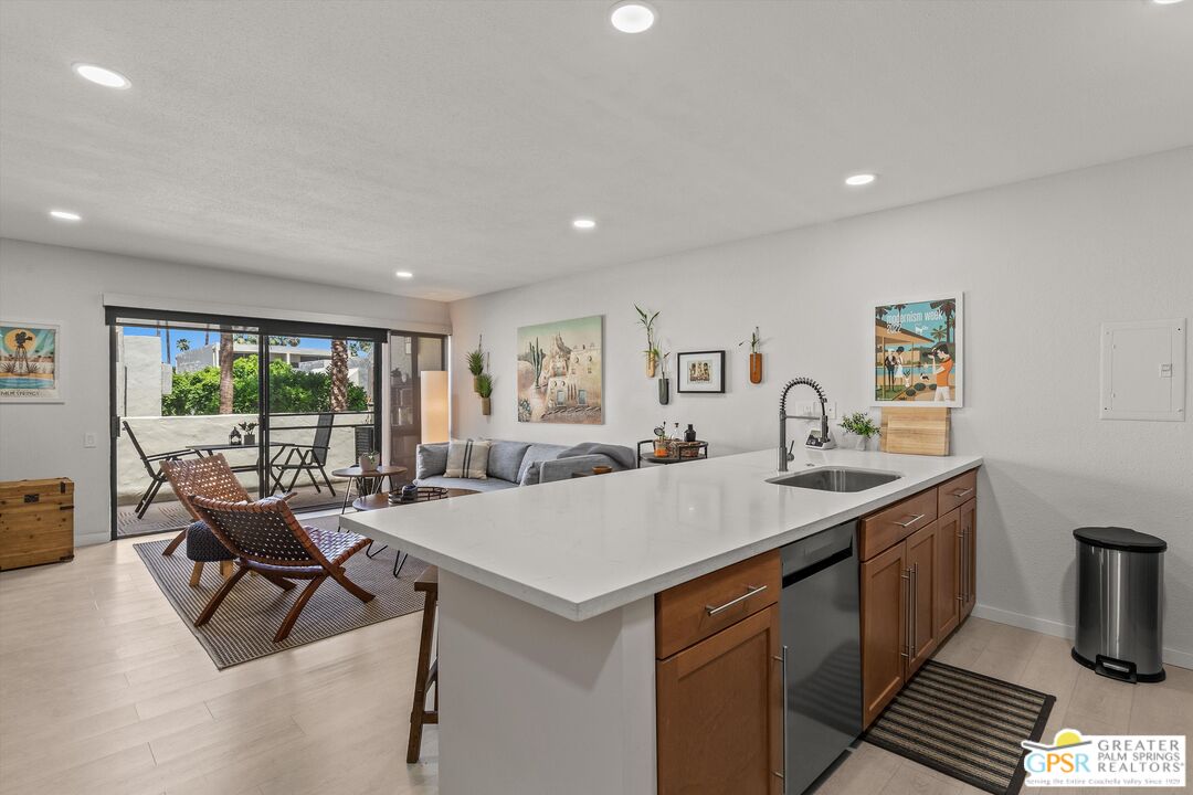 Image 9 for 1655 Palm Canyon Dr #510