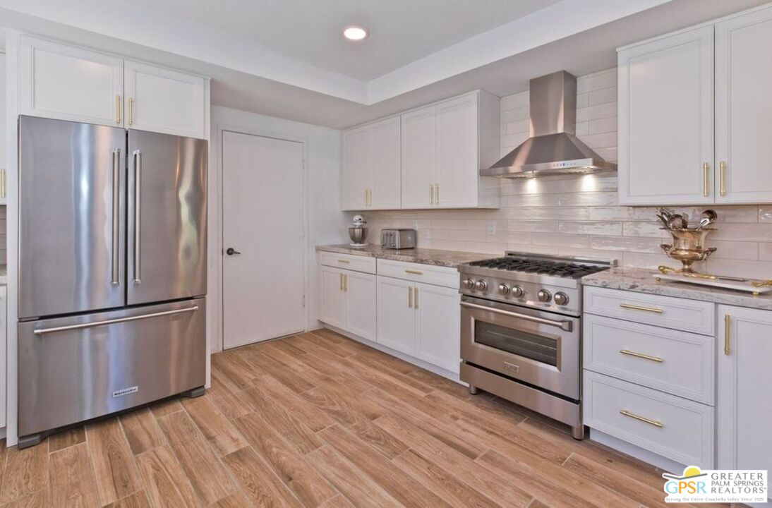 Image 3 for 6076 N.E. Fairway Cir