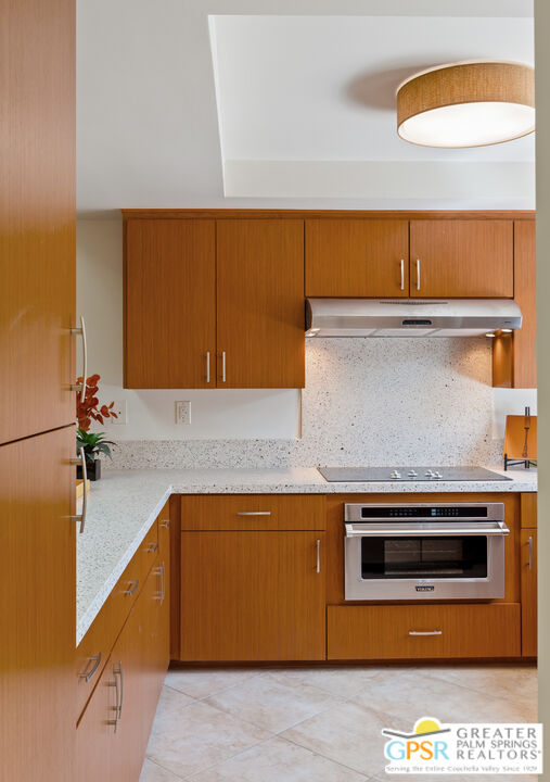 Image 11 for 1047 W Oakcrest Dr