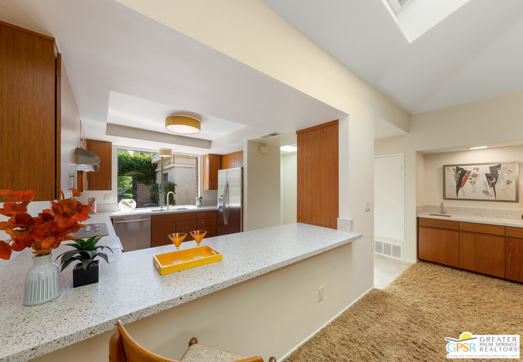 Image 10 for 1047 W Oakcrest Dr