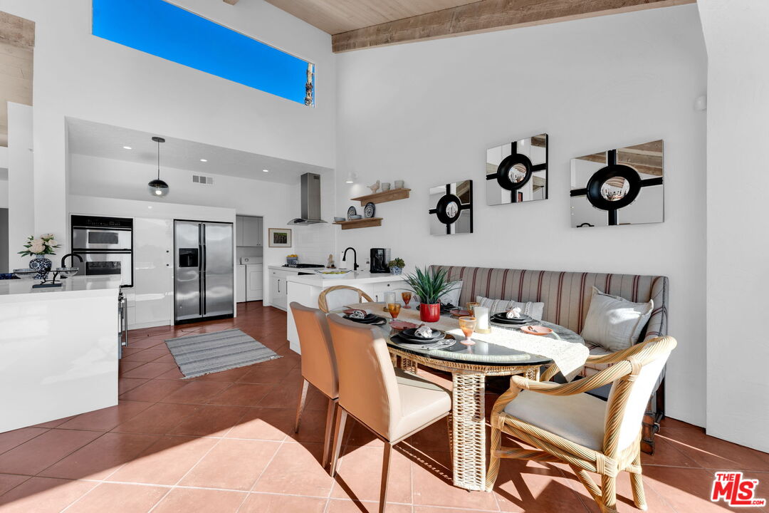 Image 10 for 511   Desert West Dr