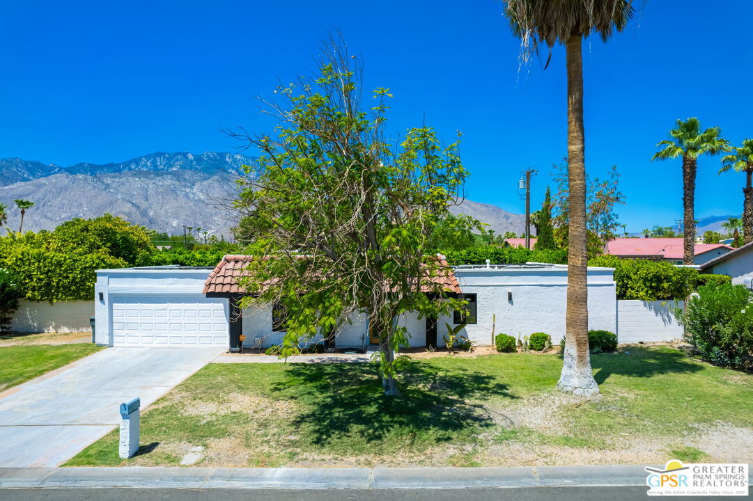 Image Number 1 for 2081 N Los Alamos Rd in Palm Springs