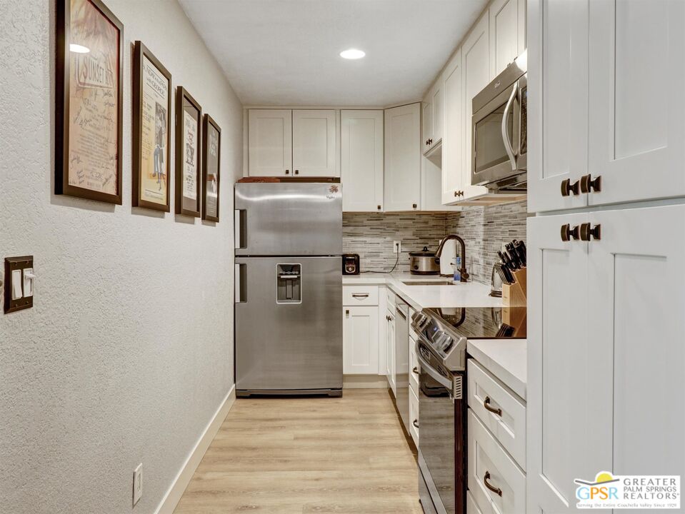 Image 19 for 701 Los Felices Cir #L209