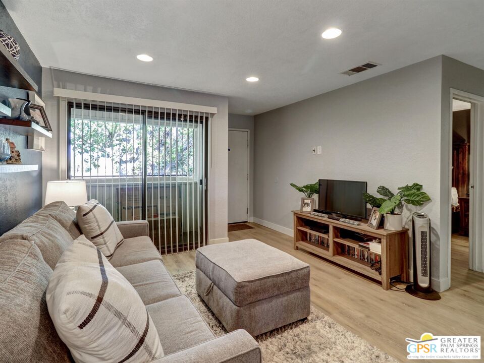 Image 7 for 701 Los Felices Cir #L209