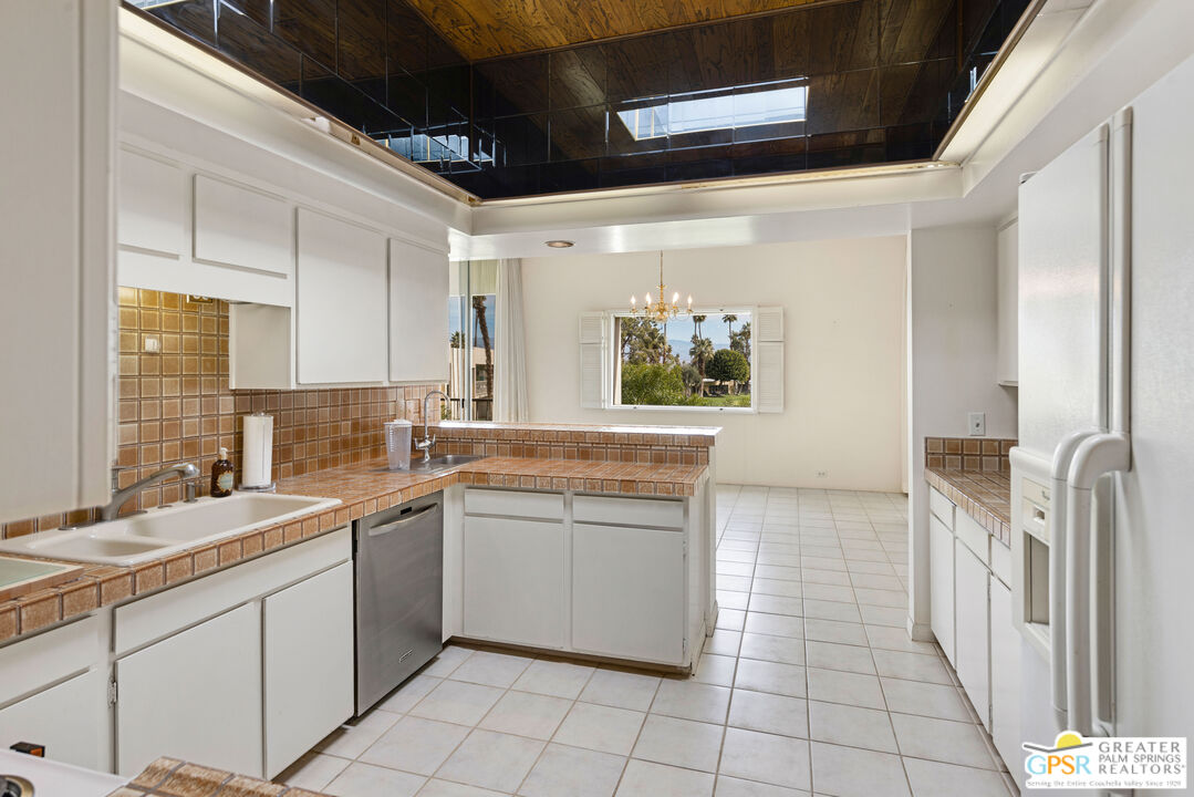 Image 32 for 511 Desert Lakes Cir
