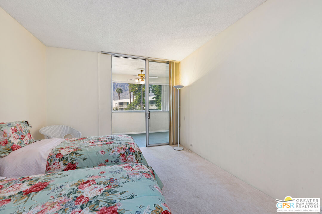 Image 47 for 511 Desert Lakes Cir