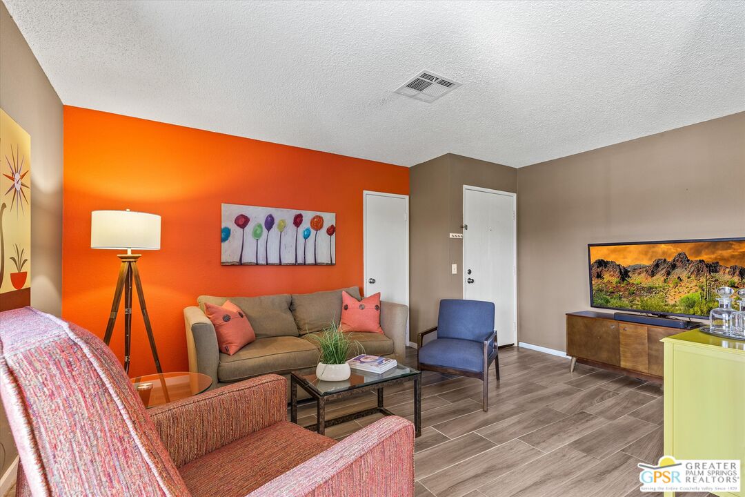 Image 3 for 467 Calle El Segundo  #D12