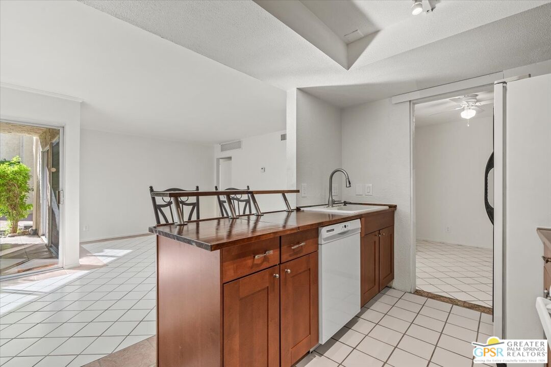 Image 9 for 1500 Camino Real  #104A