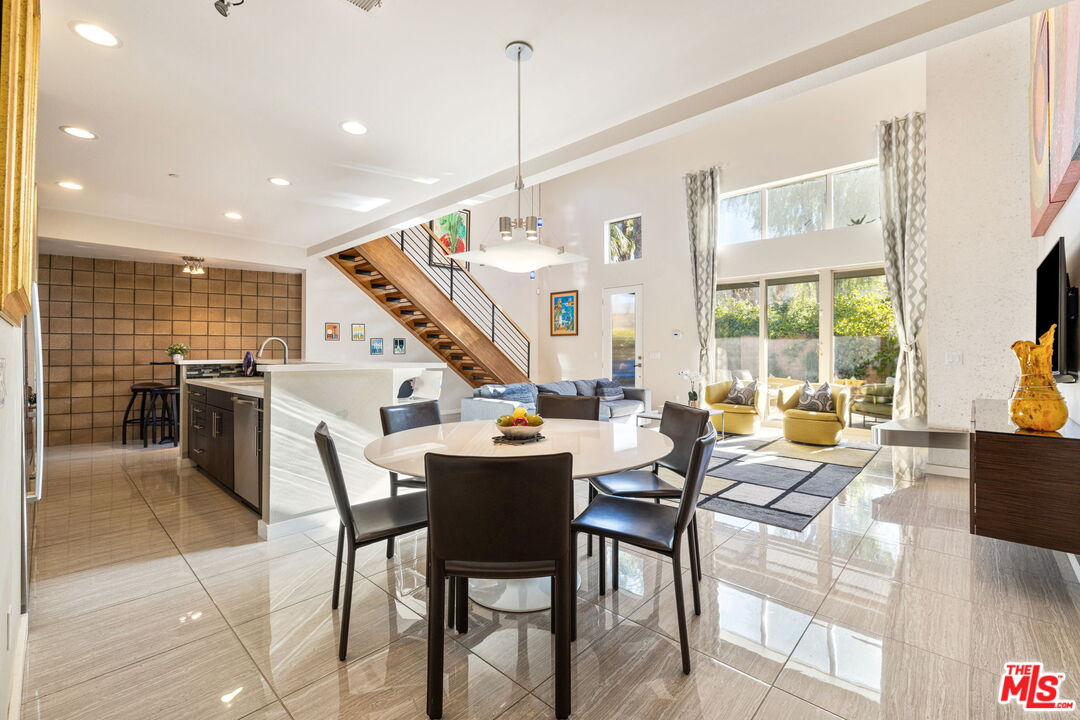 Image 20 for 913 Oceo Cir