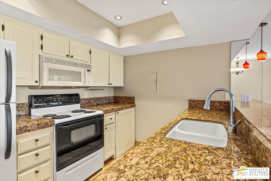 Image 6 for 1655 Palm Canyon Dr #703