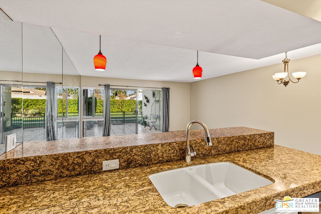 Image 7 for 1655 Palm Canyon Dr #703