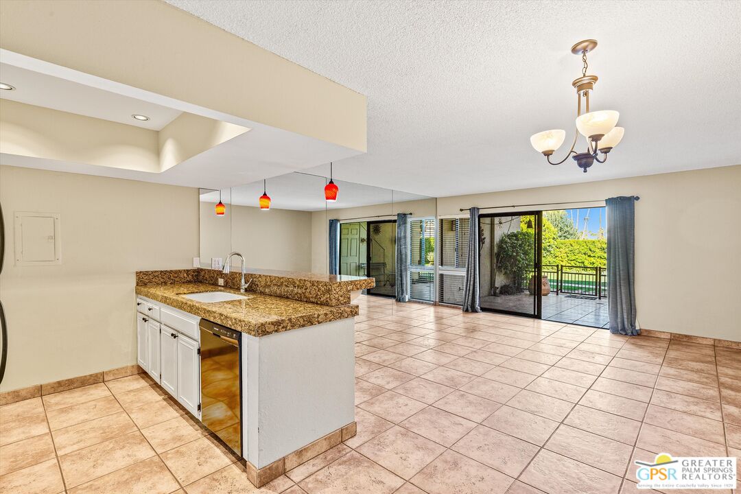 Image 9 for 1655 Palm Canyon Dr #703
