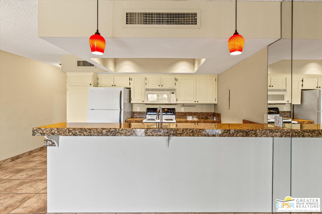 Image 8 for 1655 Palm Canyon Dr #703