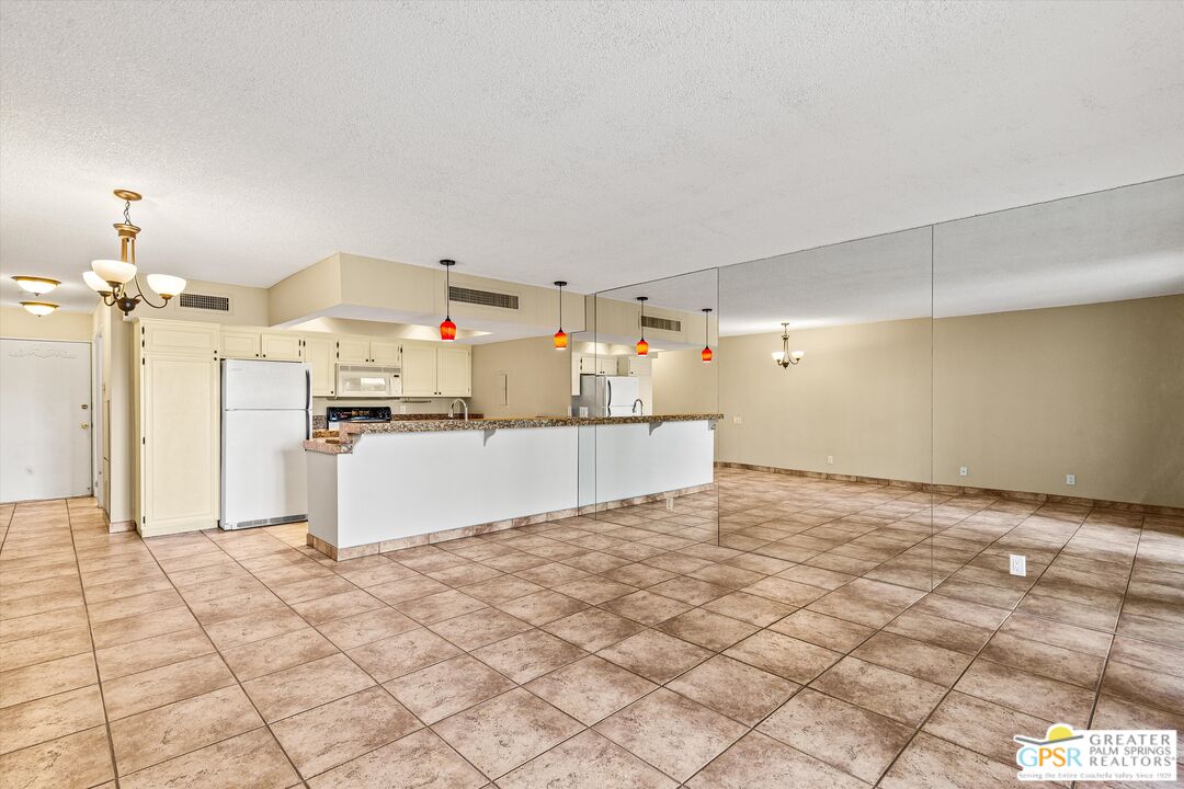 Image 2 for 1655 Palm Canyon Dr #703
