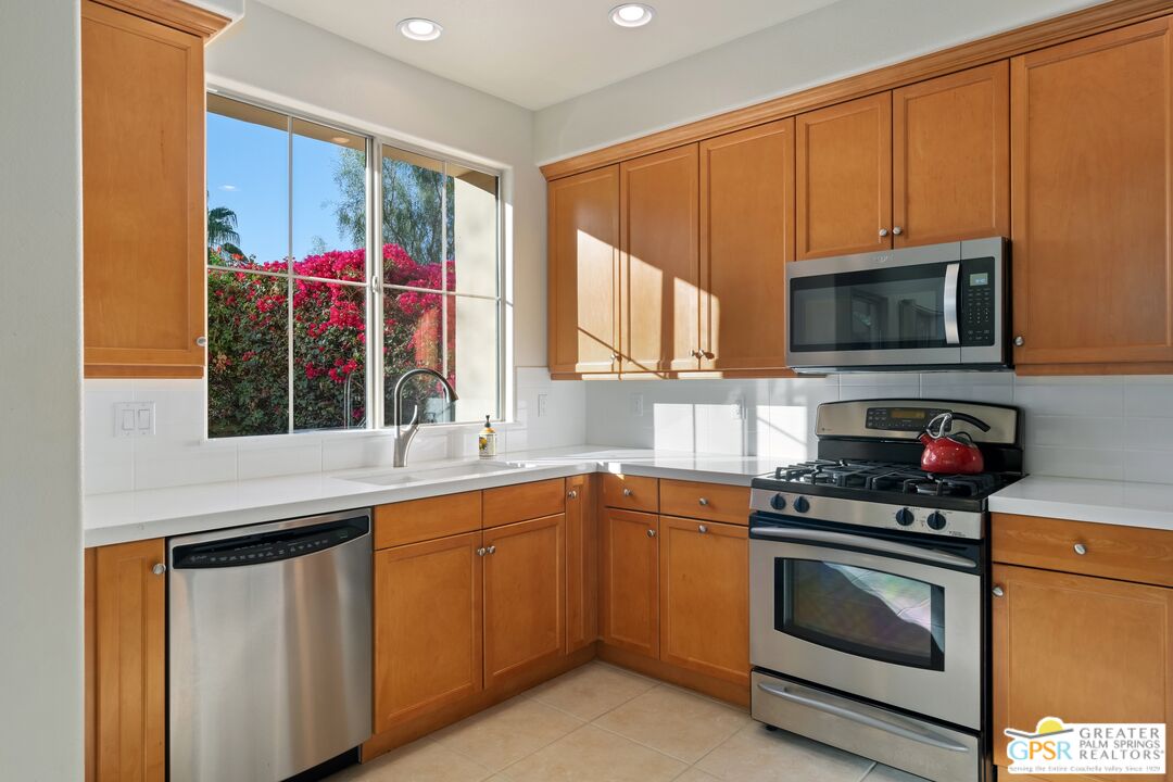 Image 11 for 1461 Yermo Dr