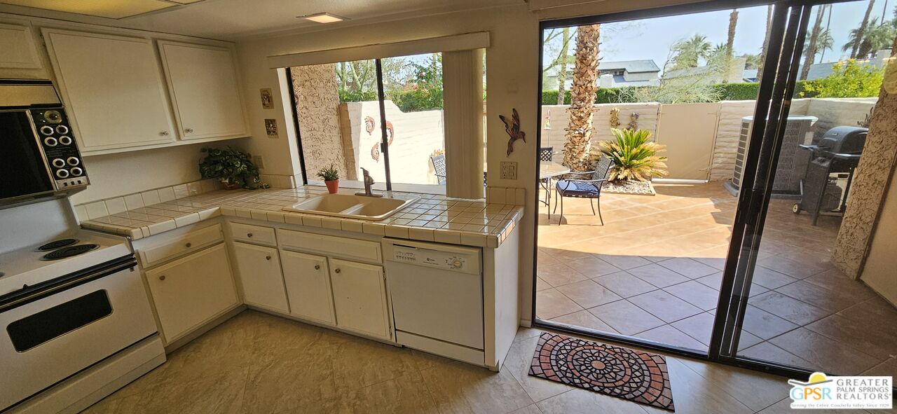 Image 12 for 2424 Los Coyotes Dr