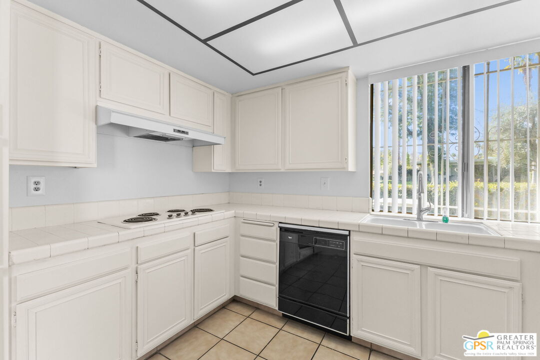 Image 13 for 1168   Holly Oak Cir