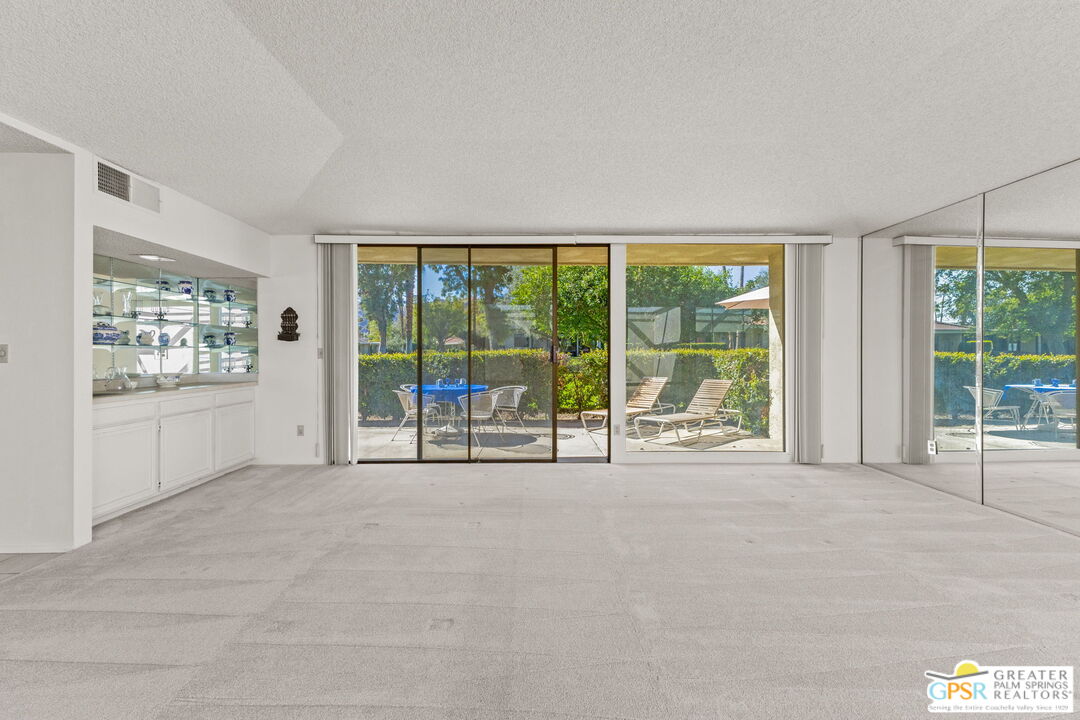 Image 2 for 1168   Holly Oak Cir