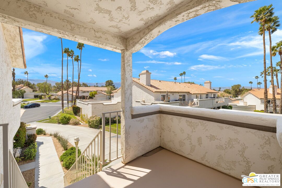 Image 4 for 304 Desert Falls Dr