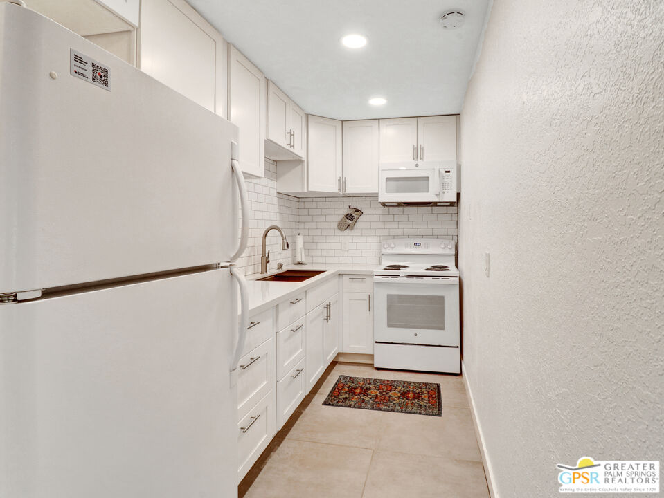 Image 10 for 2825 Los Felices Rd #108