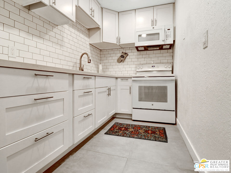 Image 11 for 2825 Los Felices Rd #108