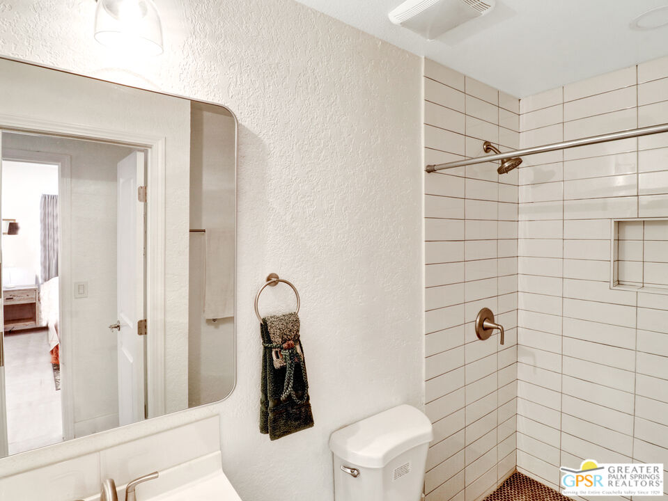 Image 16 for 2825 Los Felices Rd #108