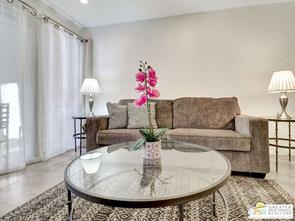 Image 4 for 2825 Los Felices Rd #108