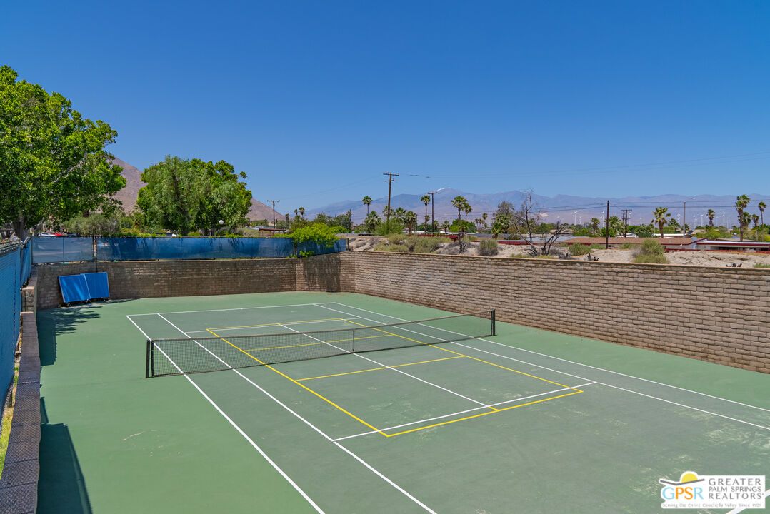 Image 18 for 2825 Los Felices Rd #108