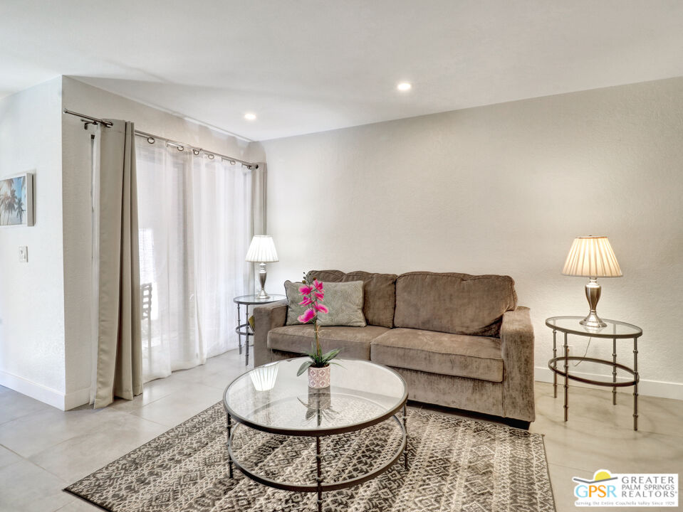 Image 3 for 2825 Los Felices Rd #108