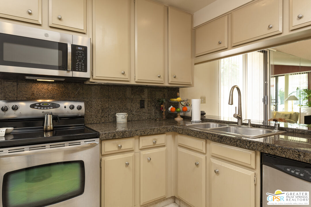 Image 9 for 1267 S La Verne Way